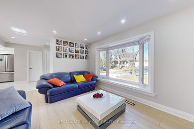 72 Laverock Ave, Richmond Hill - Mill Pond image-0-3