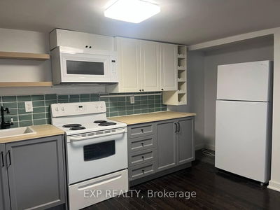 7 Glass Dr, Aurora - Aurora Heights image-0-1