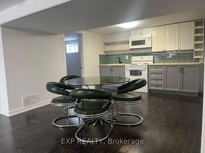 7 Glass Dr, Aurora - Aurora Heights image-0-2
