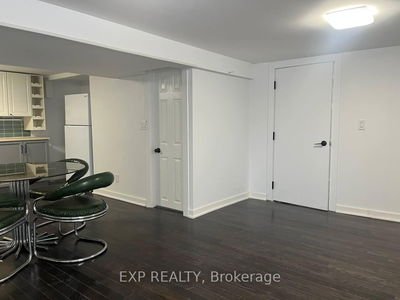 7 Glass Dr, Aurora - Aurora Heights image-0-4