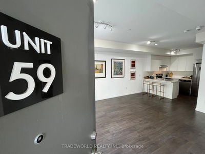 Unit #59 — 300 Alex Gardner Circ, Aurora - Aurora Village image-0-2
