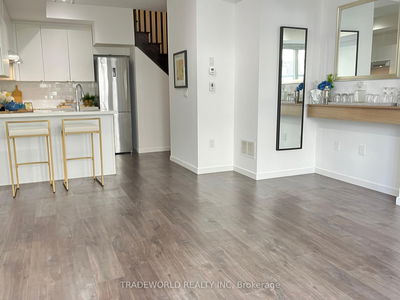 Unit #59 — 300 Alex Gardner Circ, Aurora - Aurora Village image-0-3