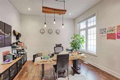 180 Klein Mills Rd, Vaughan - Kleinburg image-0-4