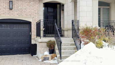 392 Woodgate Pines Drive — photo 2
