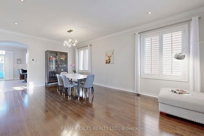 94 Waite Cres, Whitchurch-Stouffville - Stouffville image-0-4