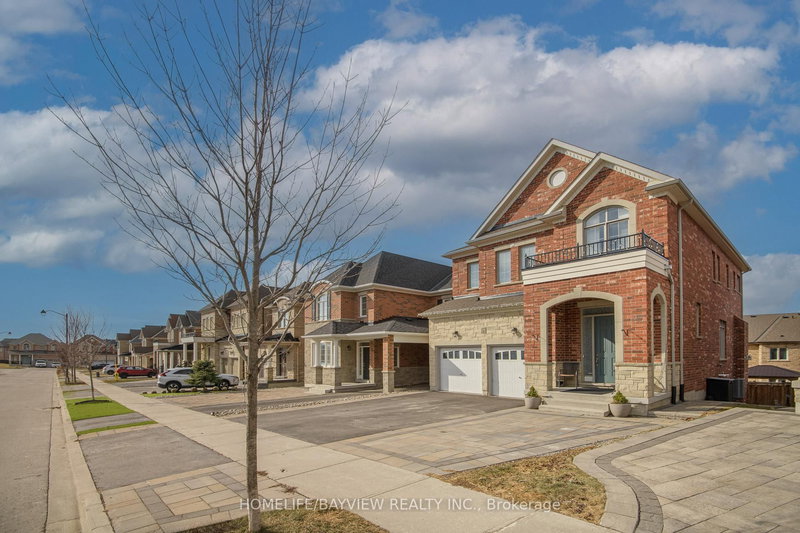 22 Walter Tunny Cres, East Gwillimbury, L9N 0R4 | Image 2