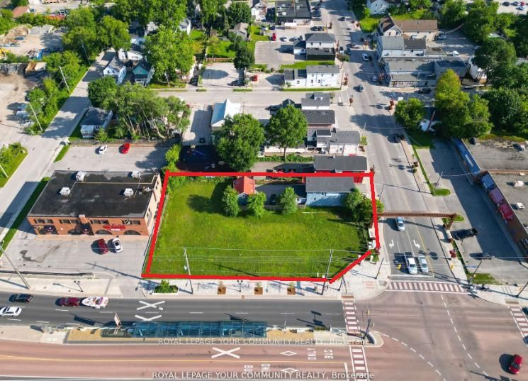 11 Main St (432/438 Davis) E
