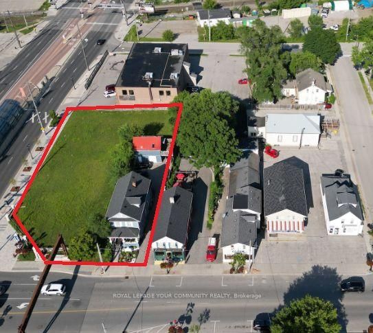 11 Main St (432/438 Davis) E
