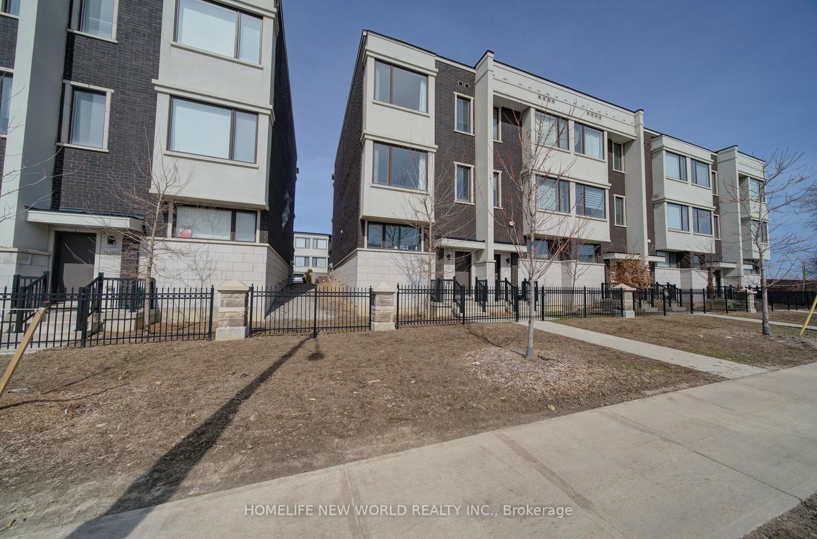 Townhouse sold at 3880 Major Mackenzie Drive, Vaughan, Vellore Village, L4H 4R2 - MLS: N12049586