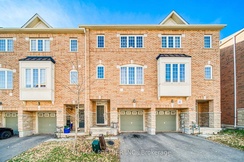 home for lease on 8-151 Silverwood Avenue