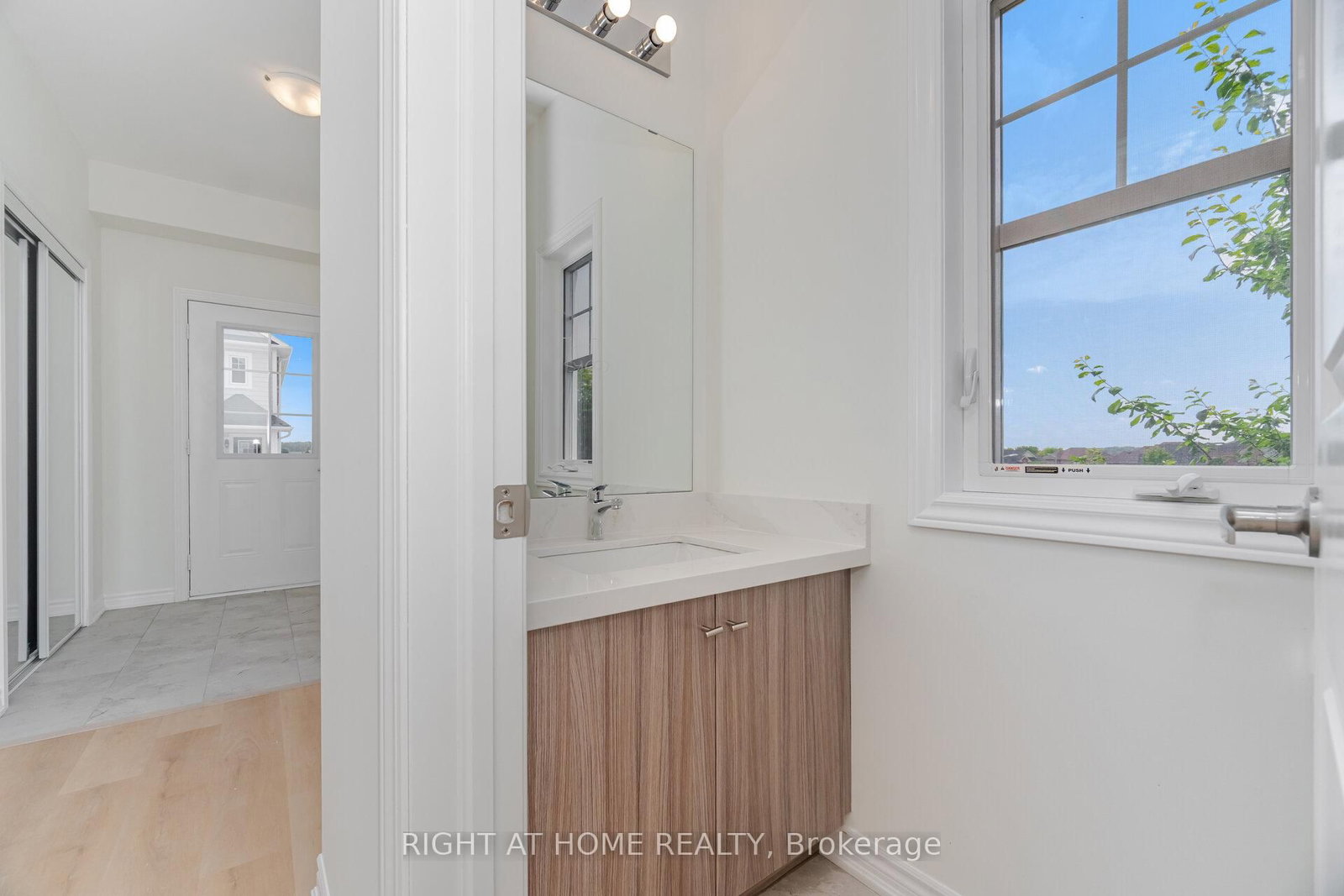 Detached House for sale at 16 Ravenscraig Place, Innisfil, Ontario, L0L 1L0 - Cookstown - MLS: N12050042