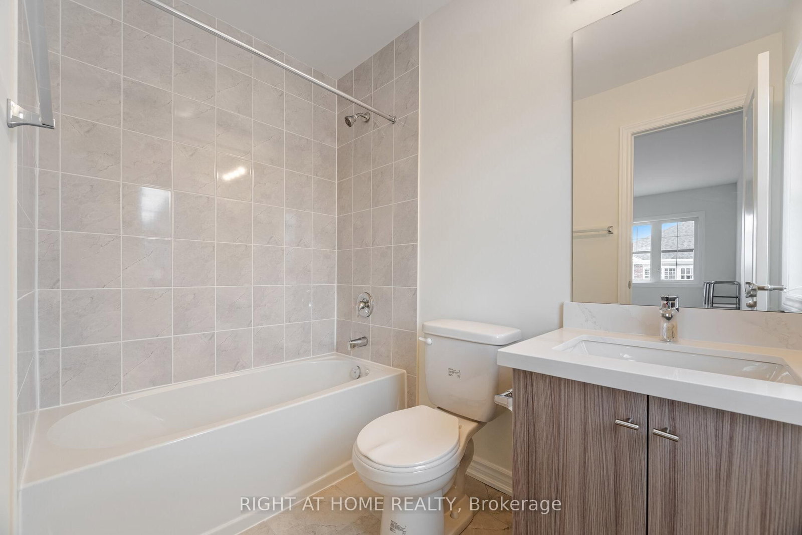 Detached House for sale at 16 Ravenscraig Place, Innisfil, Ontario, L0L 1L0 - Cookstown - MLS: N12050042