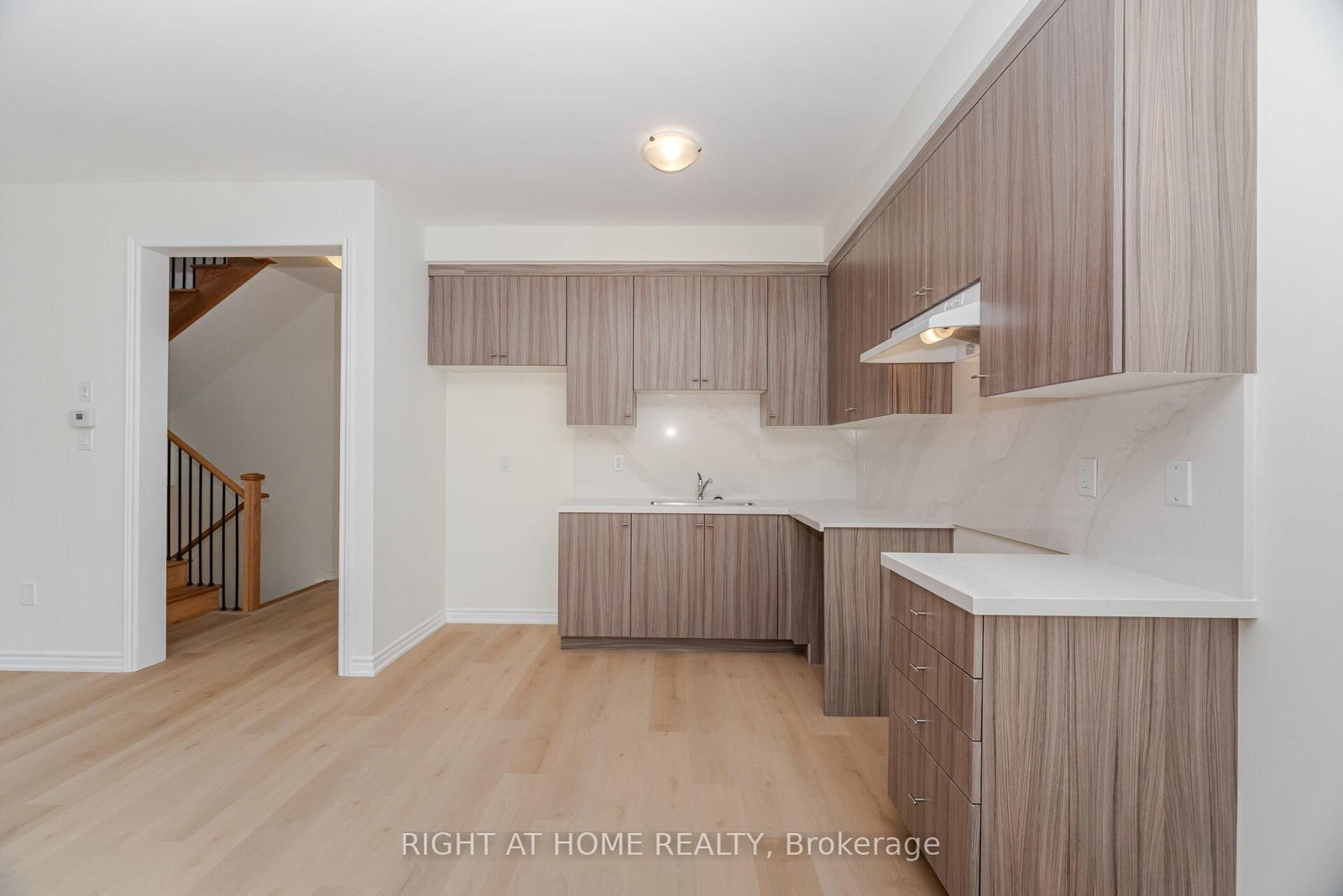 Detached House for sale at 16 Ravenscraig Place, Innisfil, Ontario, L0L 1L0 - Cookstown - MLS: N12050042