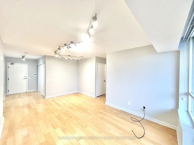 home for lease on 411-81 Townsgate Drive