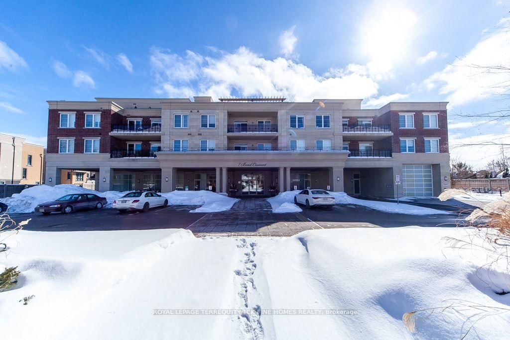 Condo sold at 215-7 Bond Crescent, Richmond Hill, Oak Ridges, L4E 1E6 - MLS: N12050969