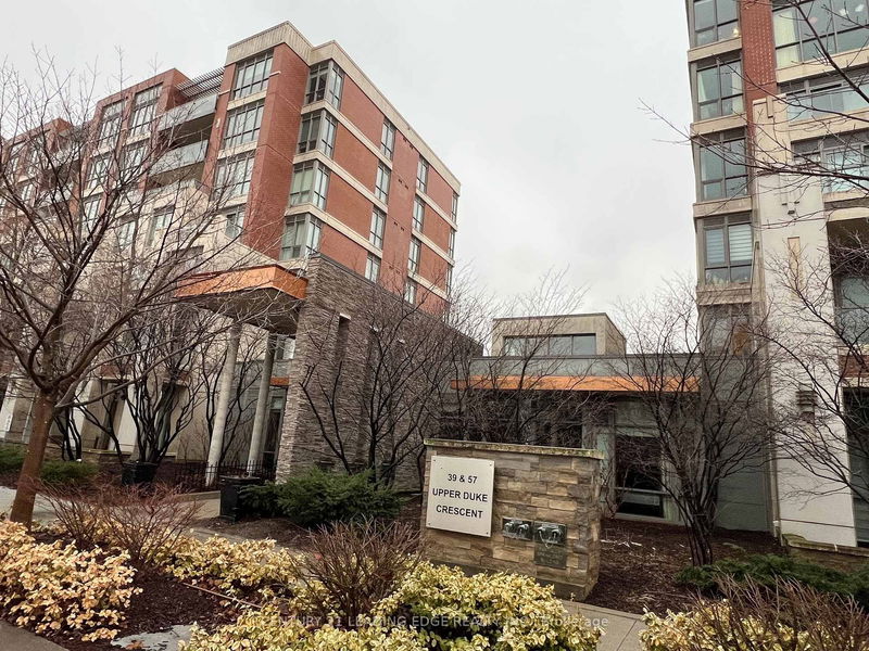 home for lease on 423-39 Upper Duke Crescent