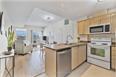 Unit 311 — 220 Main St, Uxbridge - Uxbridge image-0-3
