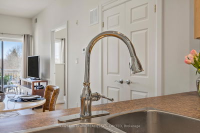 Unit 311 — 220 Main St, Uxbridge - Uxbridge image-0-4