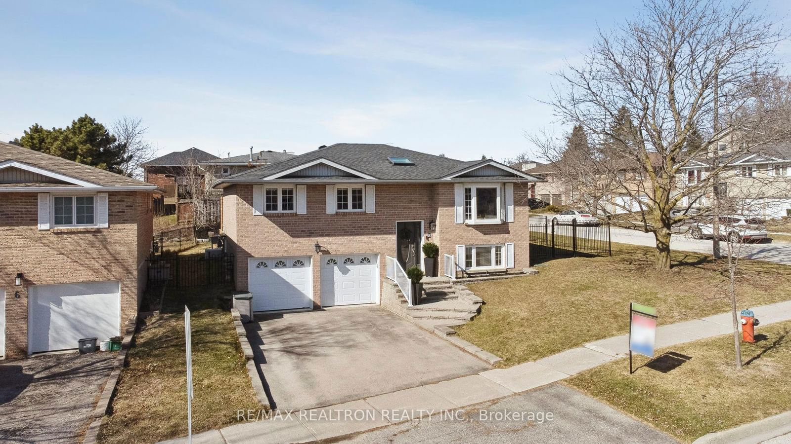 Detached House sold at 8 Fox Run Lane, Bradford West Gwillimbury, Bradford, L3Z 2H8 - MLS: N12057782
