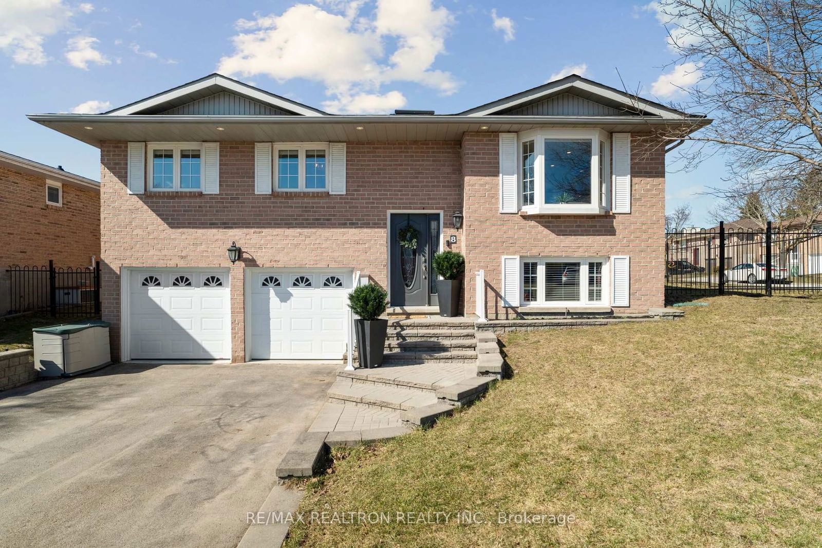 Detached House sold at 8 Fox Run Lane, Bradford West Gwillimbury, Bradford, L3Z 2H8 - MLS: N12057782