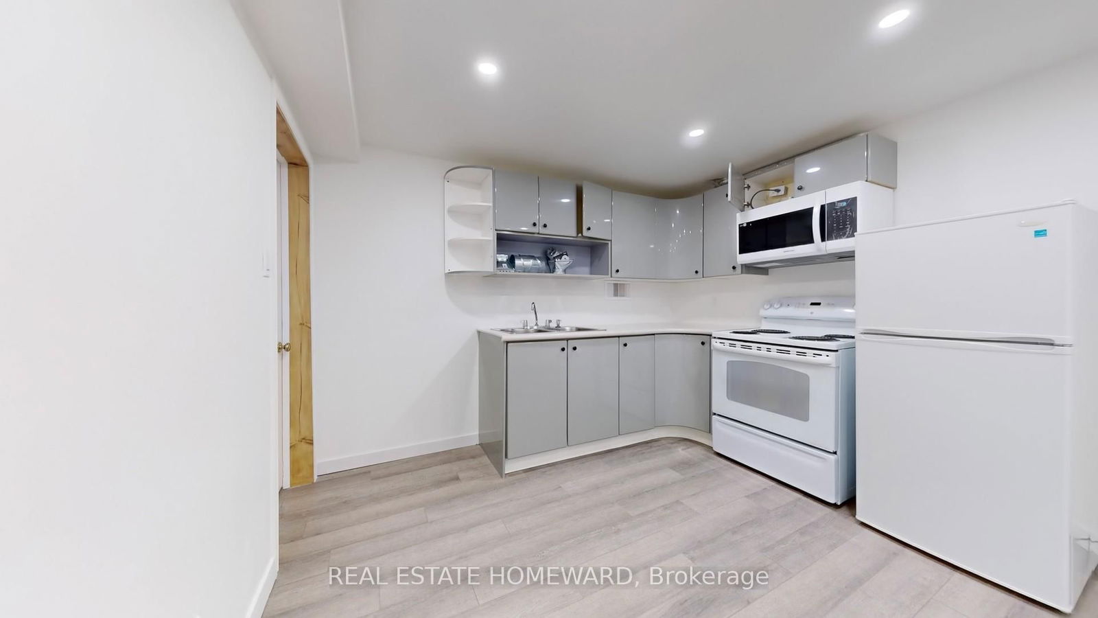 Detached House for lease at Lower-62 Mcclenny Drive, Aurora, Aurora Highlands, L4G 5P5 - MLS: N12061227