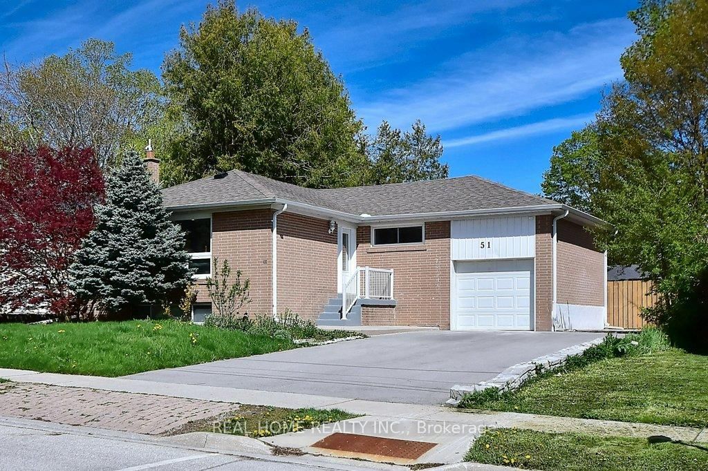 Detached House for sale at 51 Gladman Avenue, Newmarket, Central Newmarket, L3Y 1W4 - MLS: N12062708
