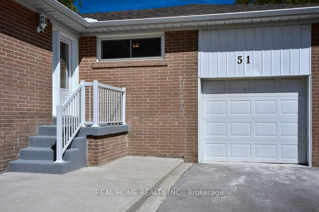 Detached House for sale at 51 Gladman Avenue, Newmarket, Central Newmarket, L3Y 1W4 - MLS: N12062708