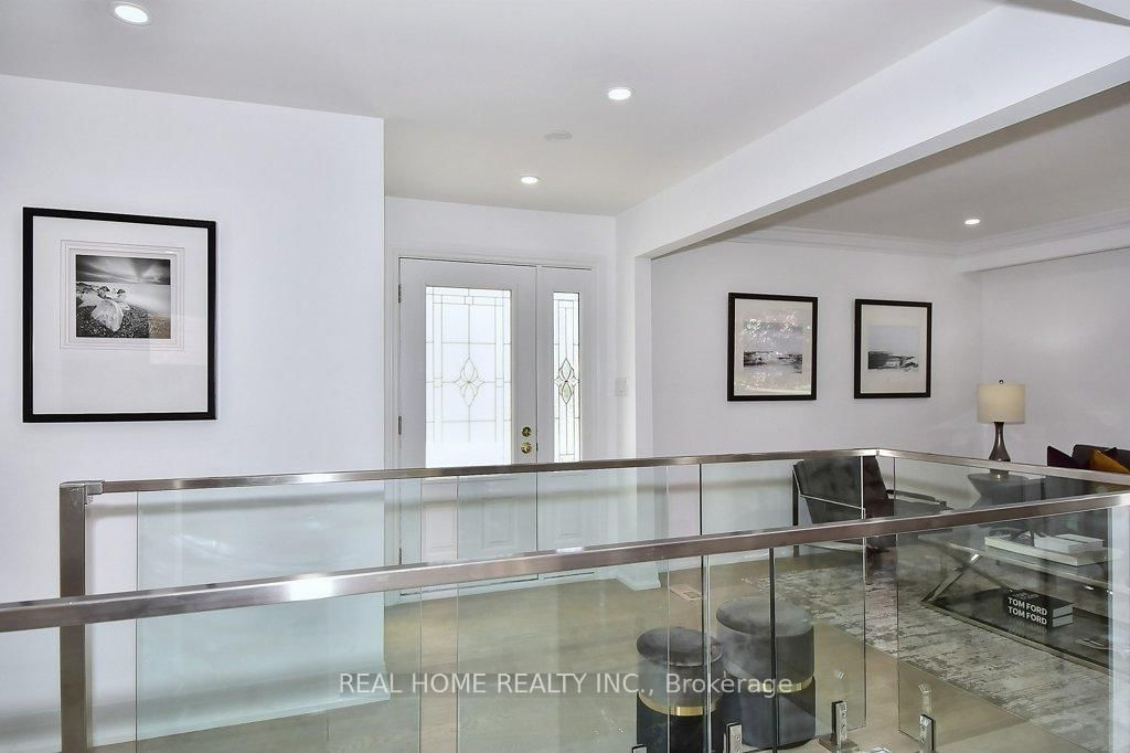 Detached House for sale at 51 Gladman Avenue, Newmarket, Central Newmarket, L3Y 1W4 - MLS: N12062708