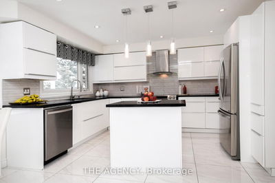 367 Fairway Gdns, Newmarket - Glenway Estates image-0-3