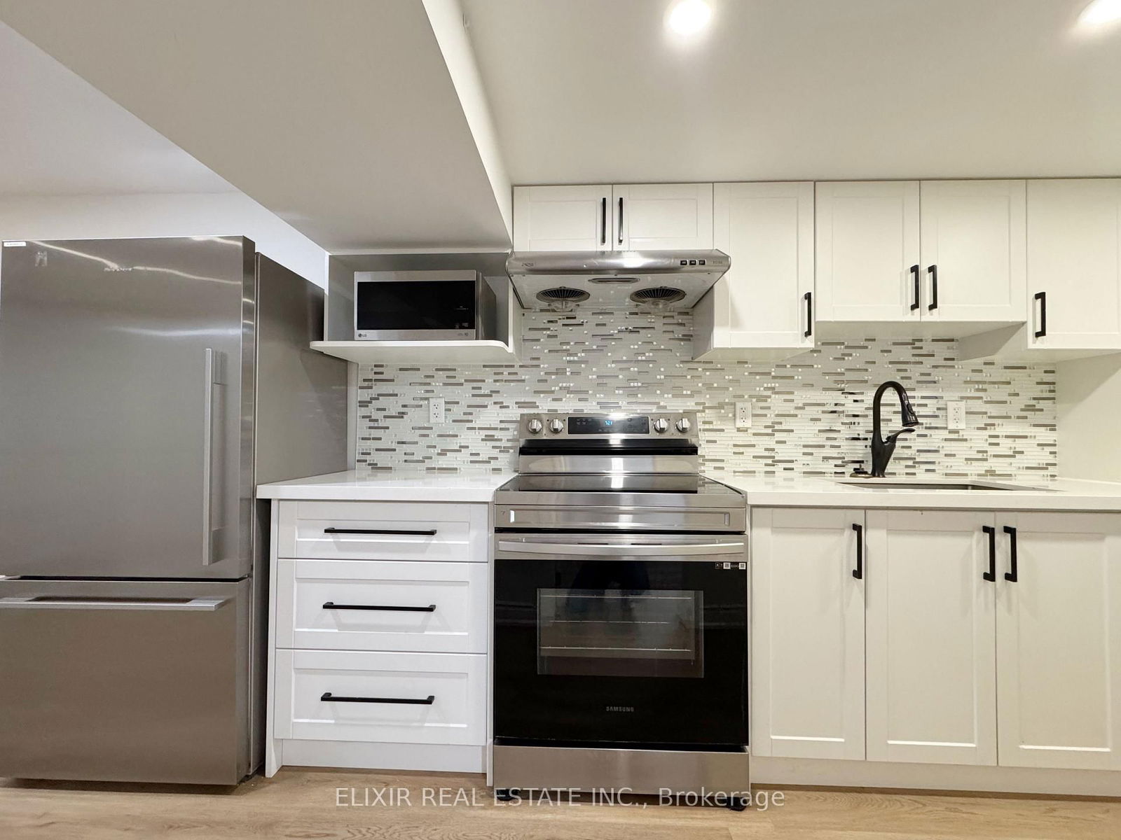 Detached House for lease at 60 Attridge Drive, Aurora, Aurora Village, L4G 6J4 - MLS: N12063217