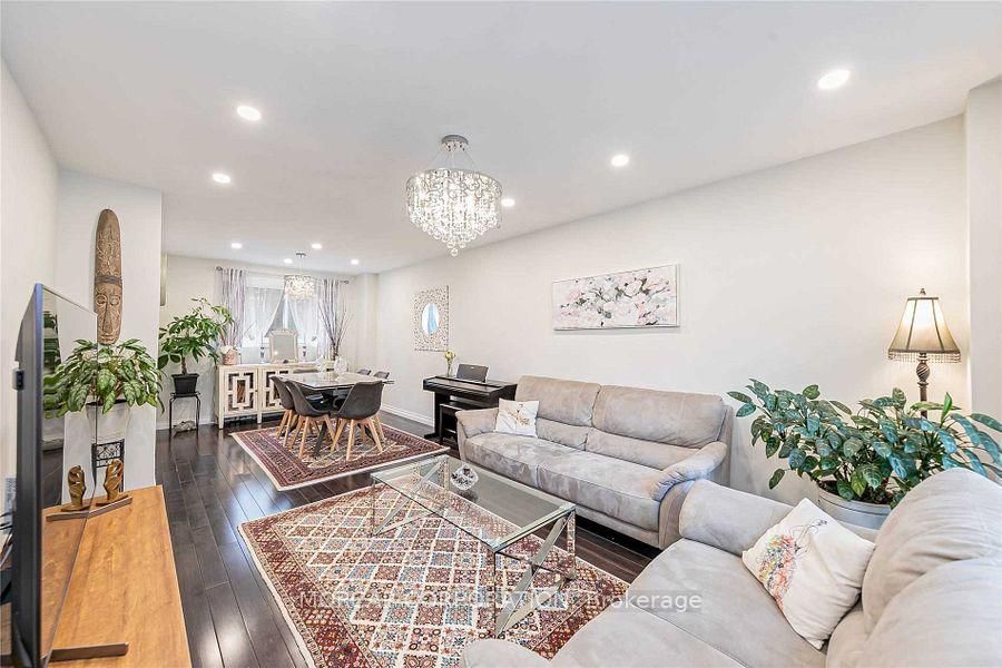 Detached House for lease at Main & Upper-494 Dixon Boulevard, Newmarket, Central Newmarket, L3Y 5E1 - MLS: N12064717