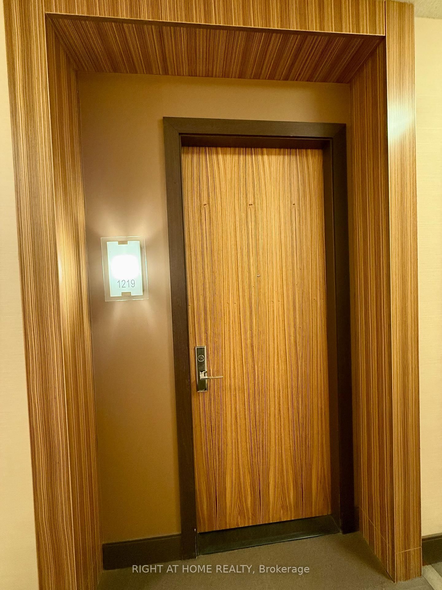 Listing Image 0