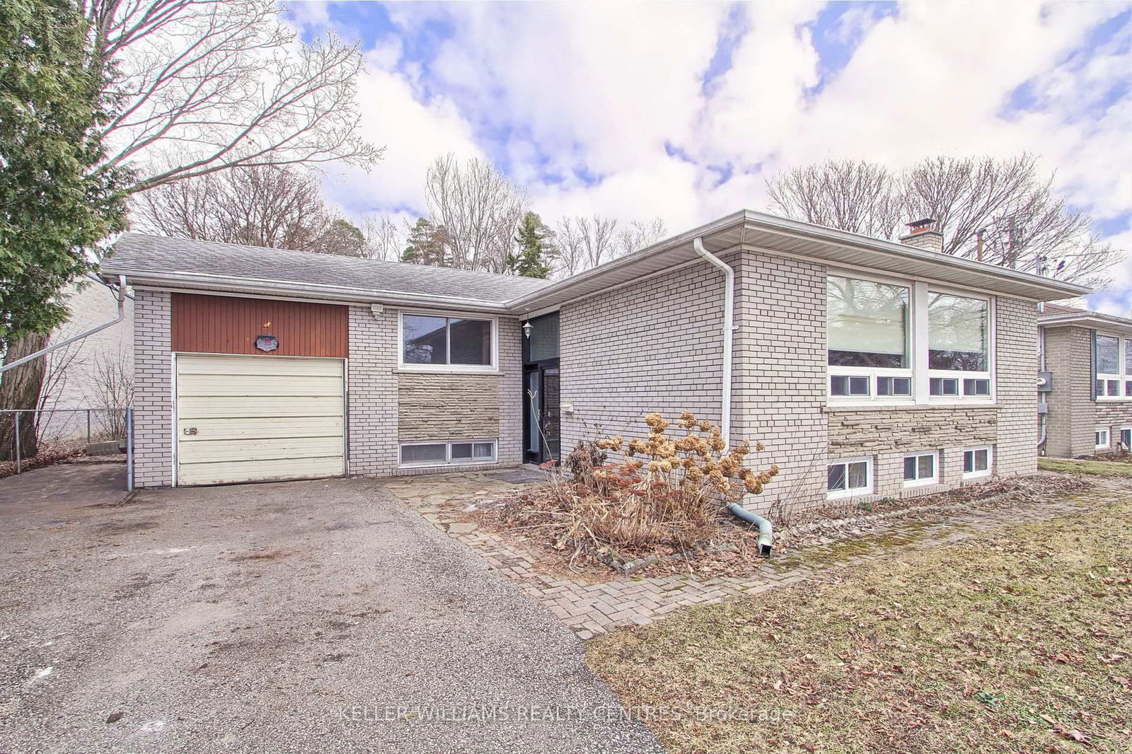 Detached House for lease at 15 Mary Street, Aurora, Aurora Village, L4G 1G1 - MLS: N12066056