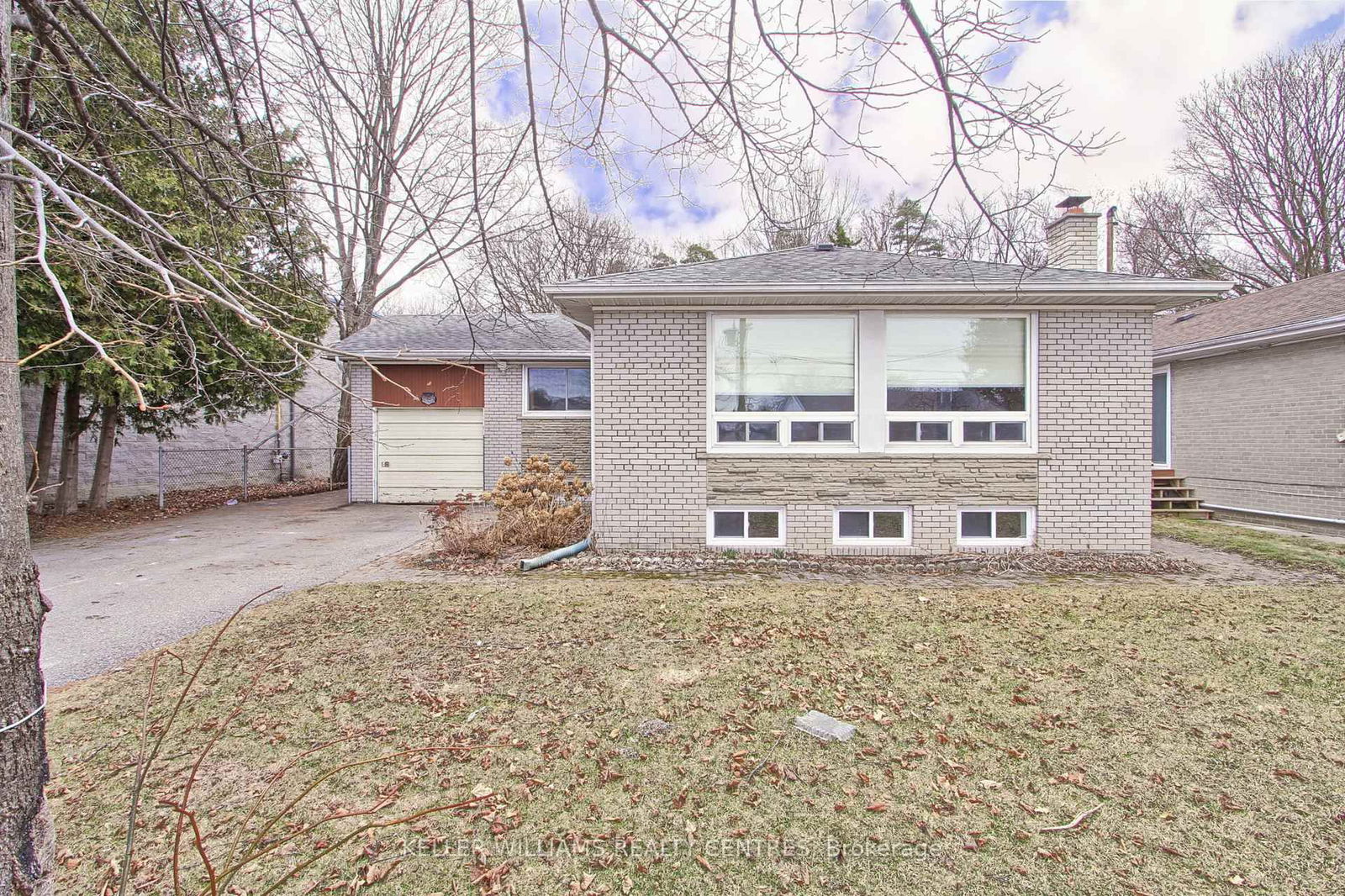 Detached House for lease at 15 Mary Street, Aurora, Aurora Village, L4G 1G1 - MLS: N12066056