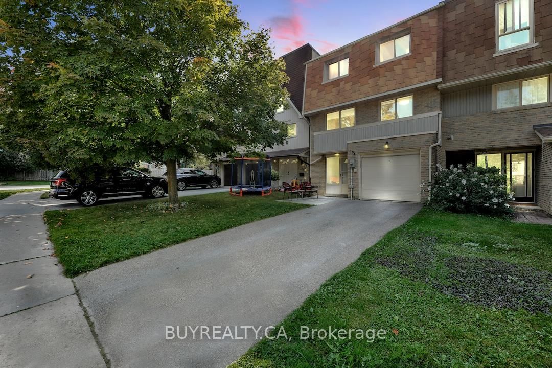 Semi-Detached House leased at 104 Poplar Crescent, Aurora, Aurora Highlands, L4G 3L3 - MLS: N12067792