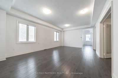 7 Conductor Ave, Whitchurch-Stouffville - Stouffville image-0-3