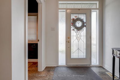 4 Hayfield Ave, Uxbridge - Uxbridge image-0-2