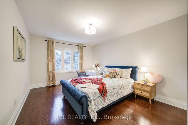 Room E - 3 Moses Crescent