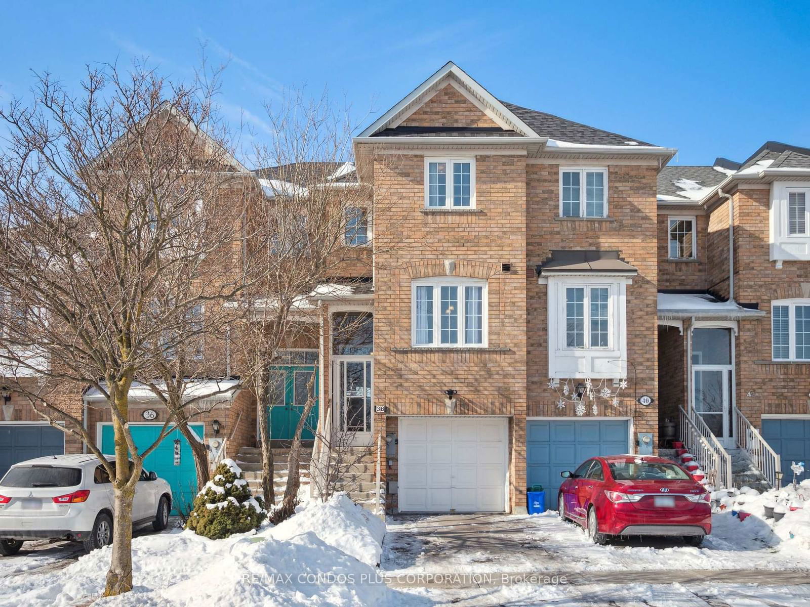 Townhouse sold at 38 Coburg Crescent, Richmond Hill, Langstaff, L4B 4E1 - MLS: N12070924