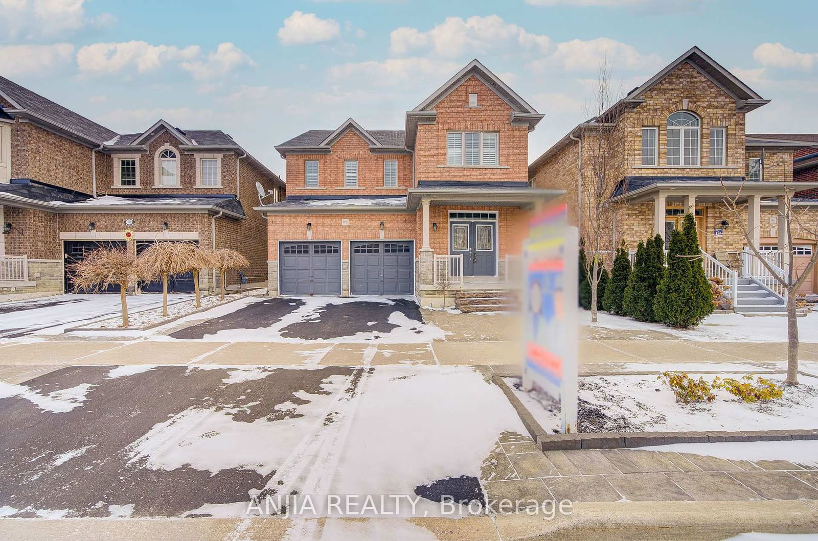 Detached House sold at 100 James Mccullough Road, Whitchurch-Stouffville, Stouffville, L4A 0Z2 - MLS: N12071707