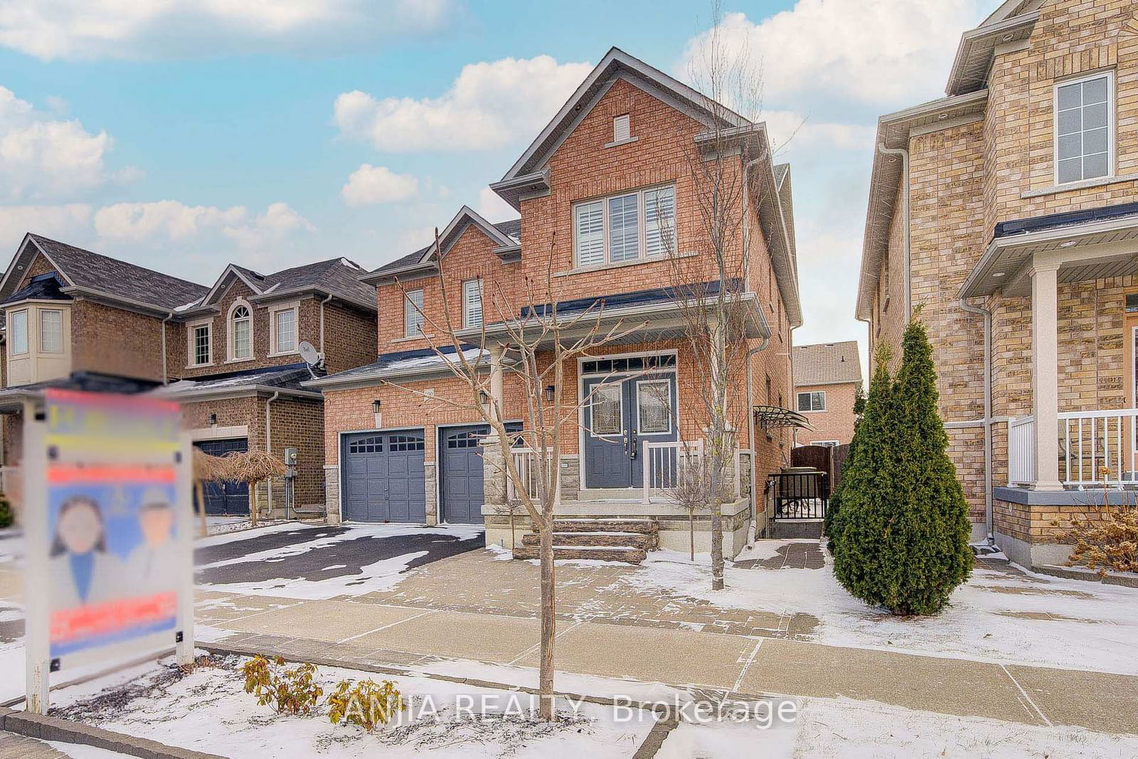 Detached House sold at 100 James Mccullough Road, Whitchurch-Stouffville, Stouffville, L4A 0Z2 - MLS: N12071707