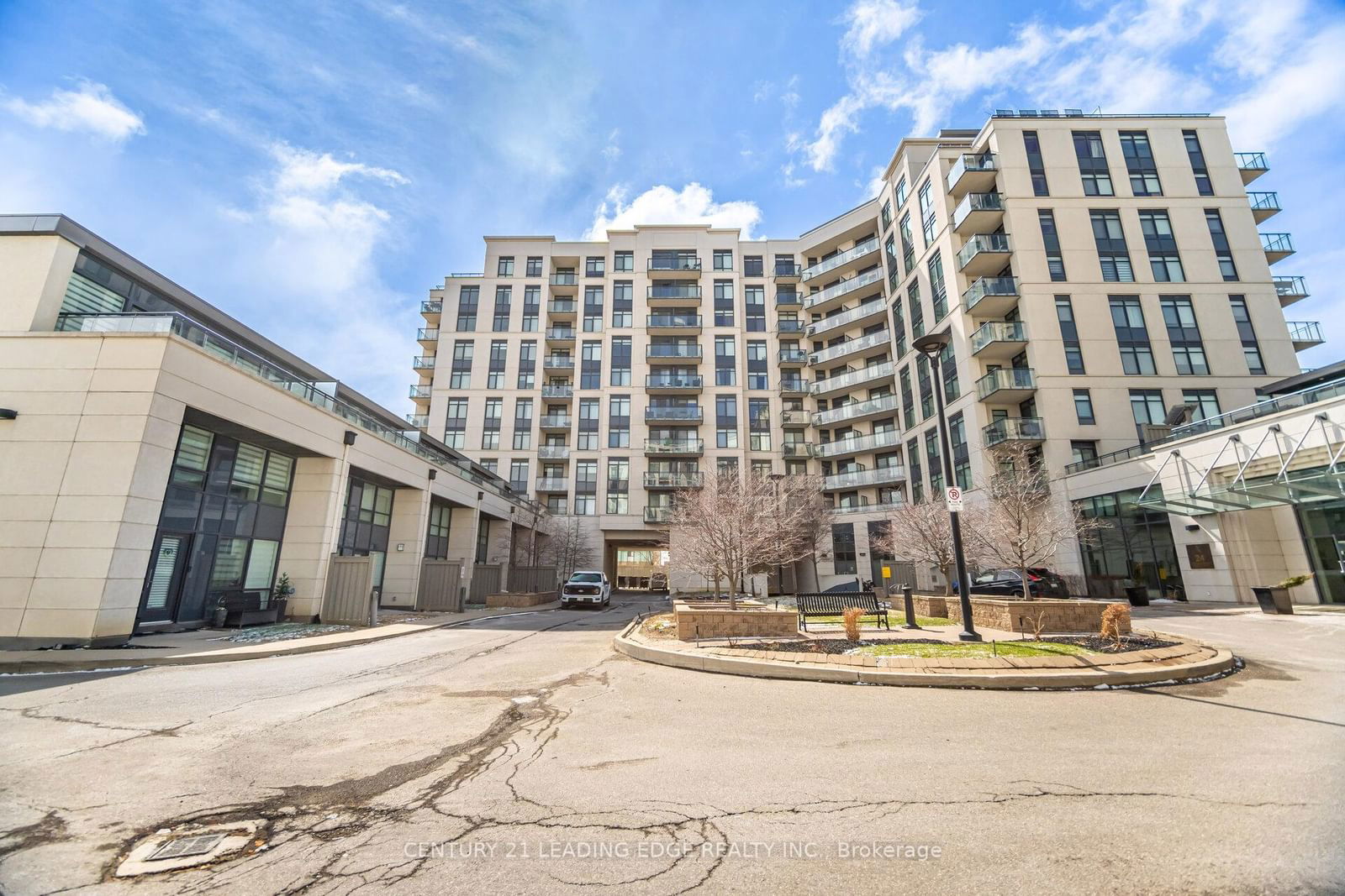 Townhouse sold at 108-24 Woodstream Boulevard, Vaughan, Vaughan Grove, L4L 8C4 - MLS: N12074073