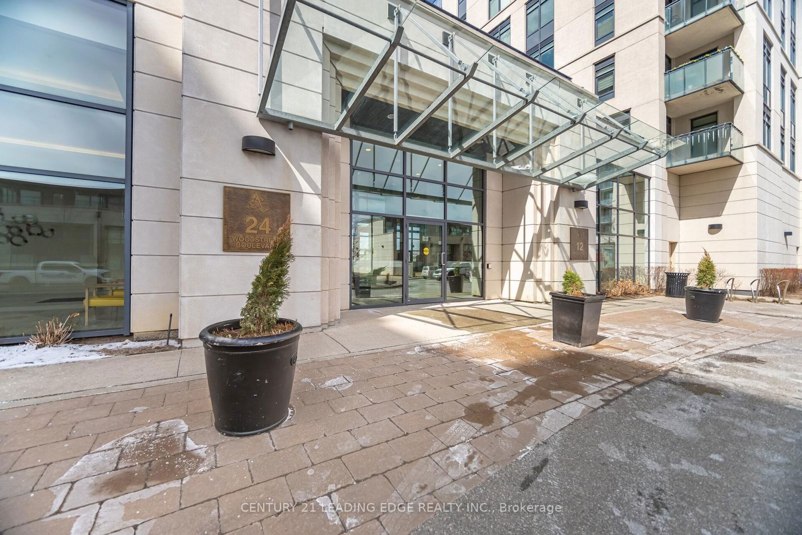 Townhouse sold at 108-24 Woodstream Boulevard, Vaughan, Vaughan Grove, L4L 8C4 - MLS: N12074073