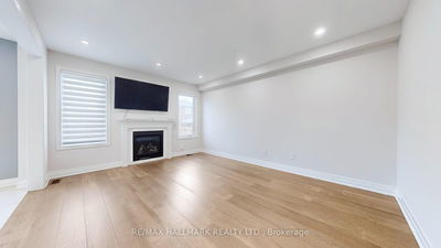 45 Romanelli Cres, Bradford West Gwillimbury - Bradford image-0-4