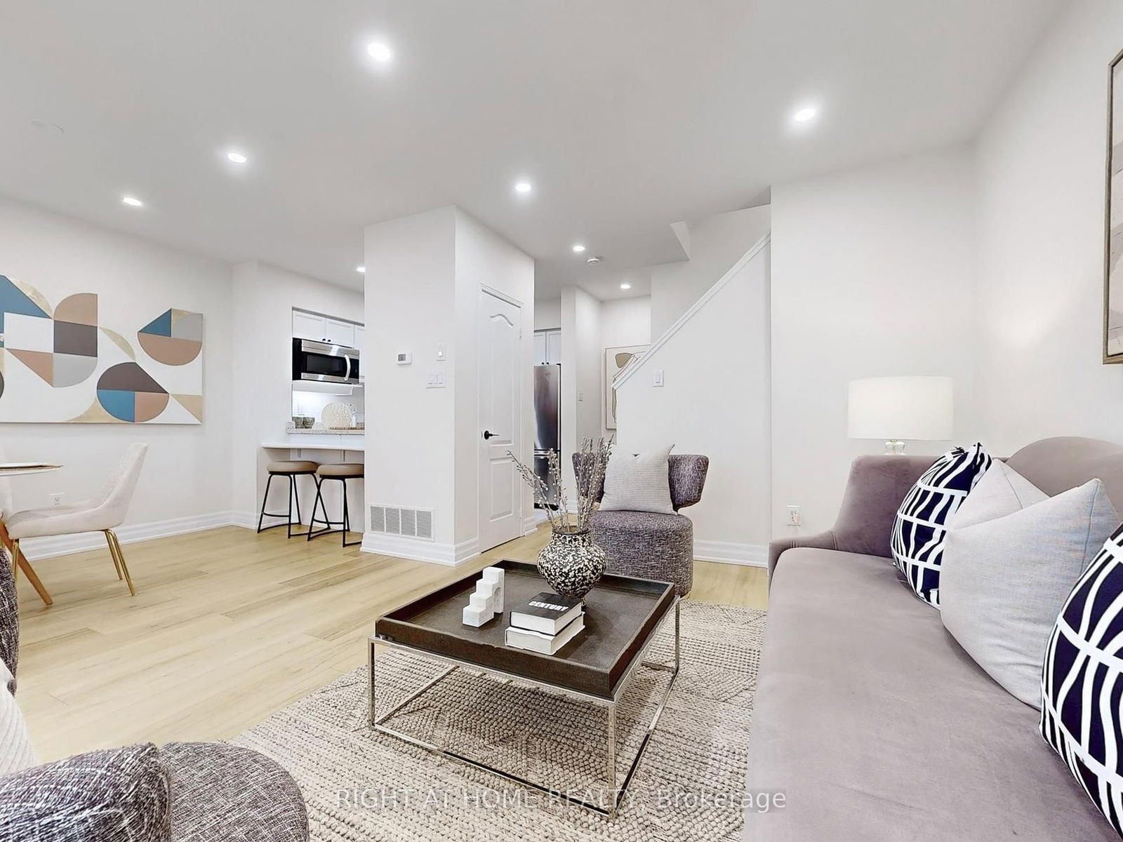 Townhouse sold at 3-735 New Westminster Drive, Vaughan, Brownridge, L4J 7Y9 - MLS: N12074446
