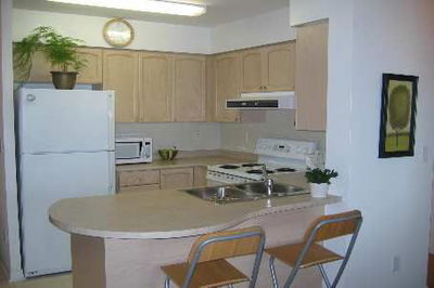Unit 401 — 23 Oneida Cres, Richmond Hill - Langstaff image-0-2