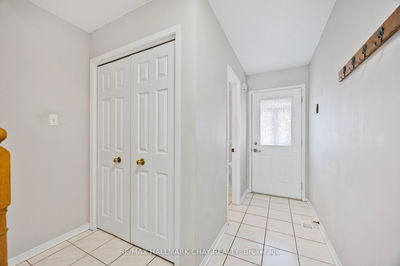 61 Oak Ridge Crt, East Gwillimbury - Holland Landing image-0-4