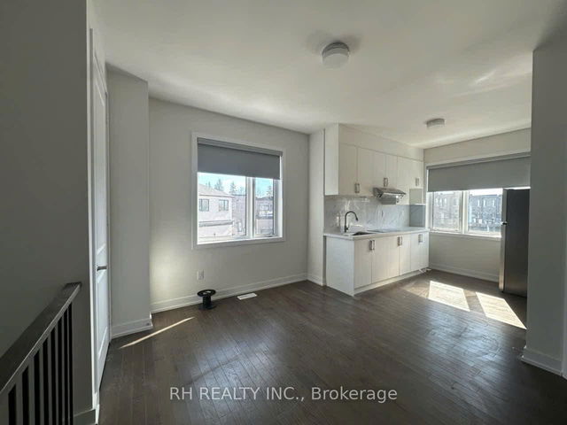 COACH HOUSE - 599 Riverlands Avenue