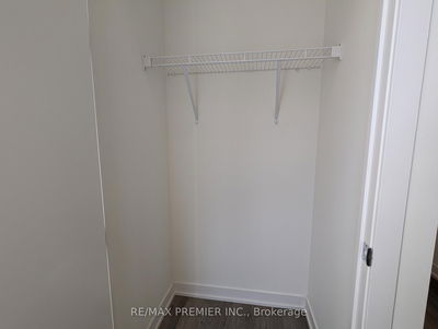 Unit 408 — 11 Steckley House Lane, Richmond Hill - Rural Richmond Hill image-0-1