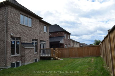 16 Barrow Ave, Bradford West Gwillimbury - Bradford image-0-4